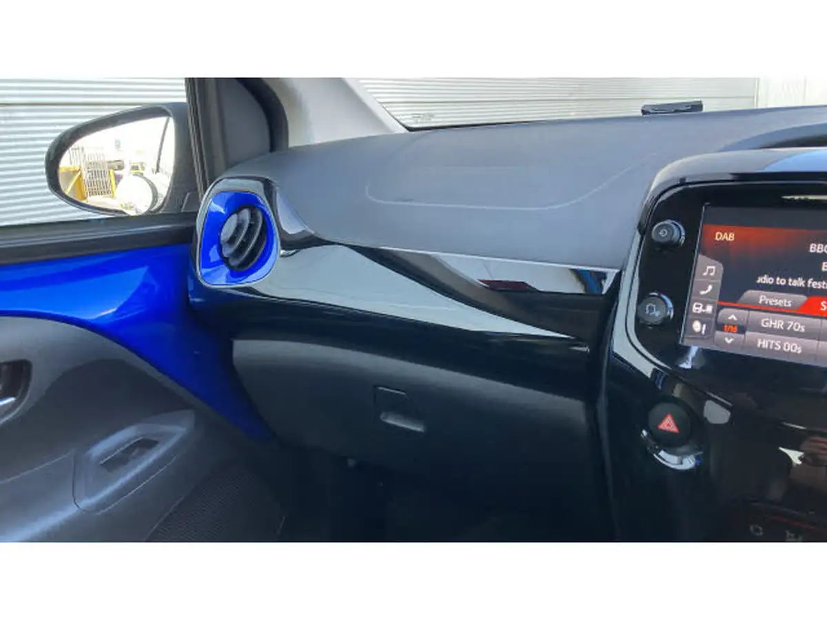 2020-toyota-aygo-10-vvt-i-x-clusiv-blackred-bi-tone-tss-x-shift-big-13