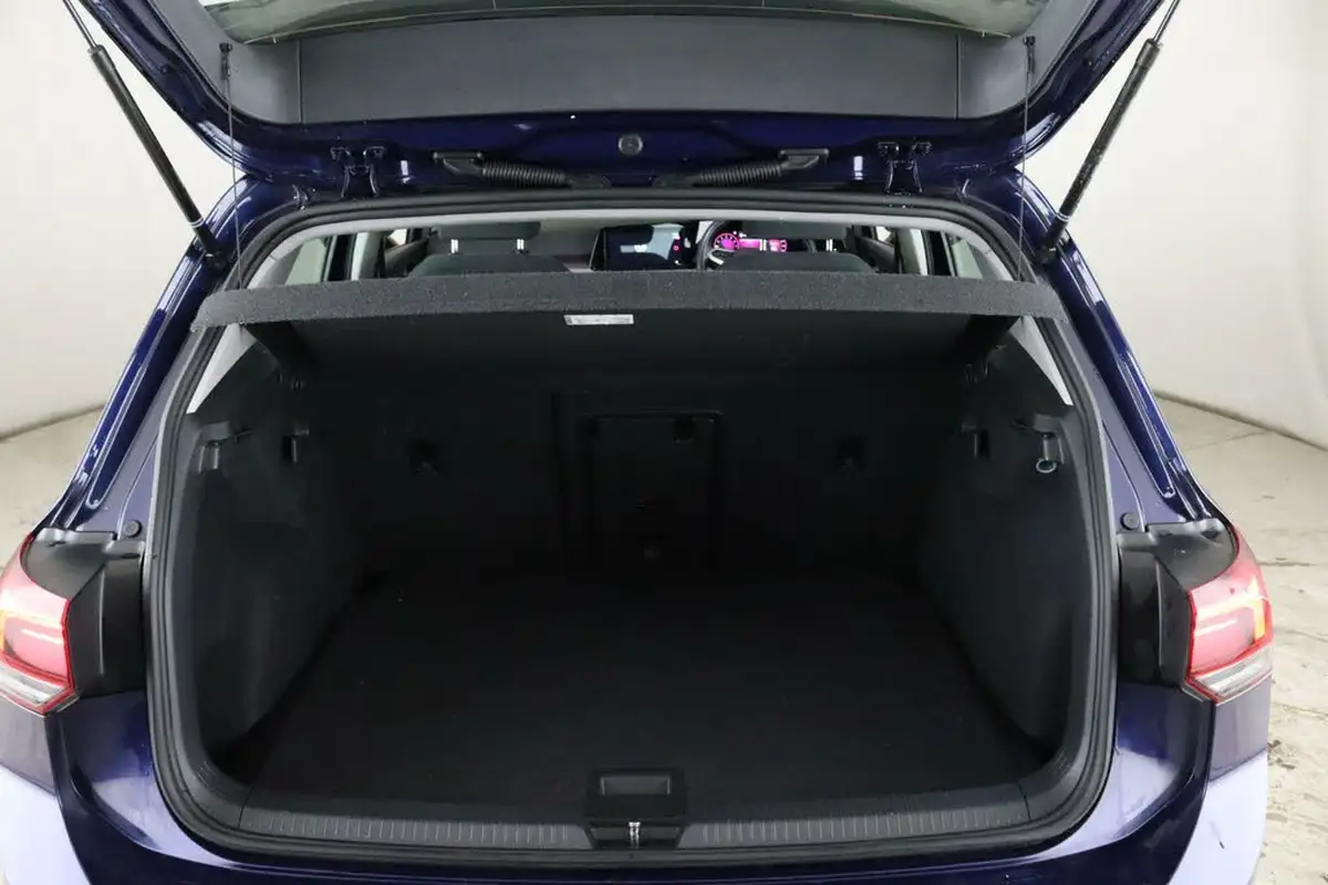 2023-volkswagen-golf-15-tsi-life-130ps-hatchback-big-12