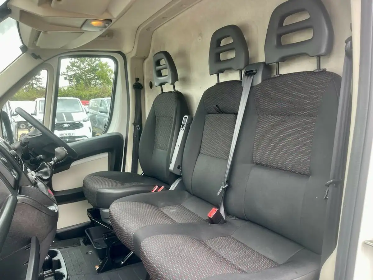 2018-citroen-relay-20bluehdi-35-l2h2-big-17
