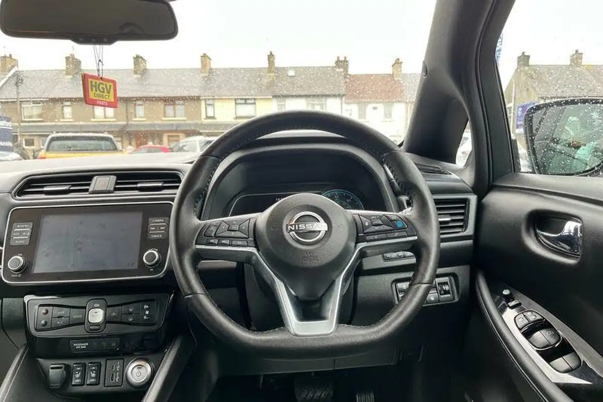 2024-nissan-leaf-e-tekna-39kwh-big-11