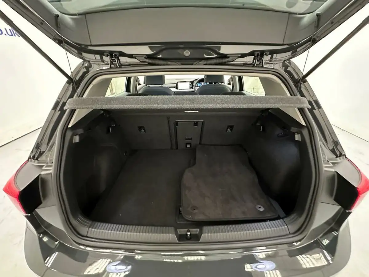 2020-volkswagen-golf-20tdi-life-hatchback-big-22