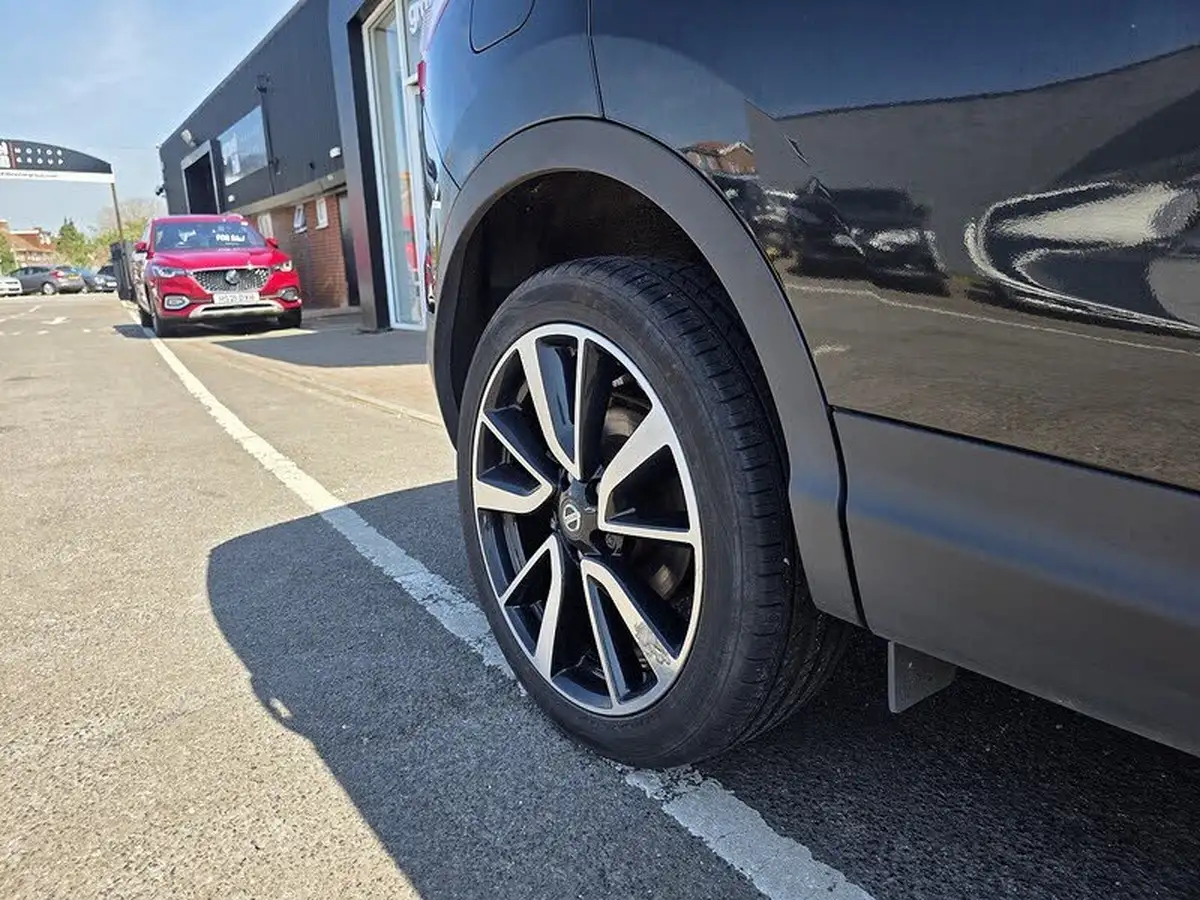 2017-nissan-qashqai-12-dig-t-tekna-big-8