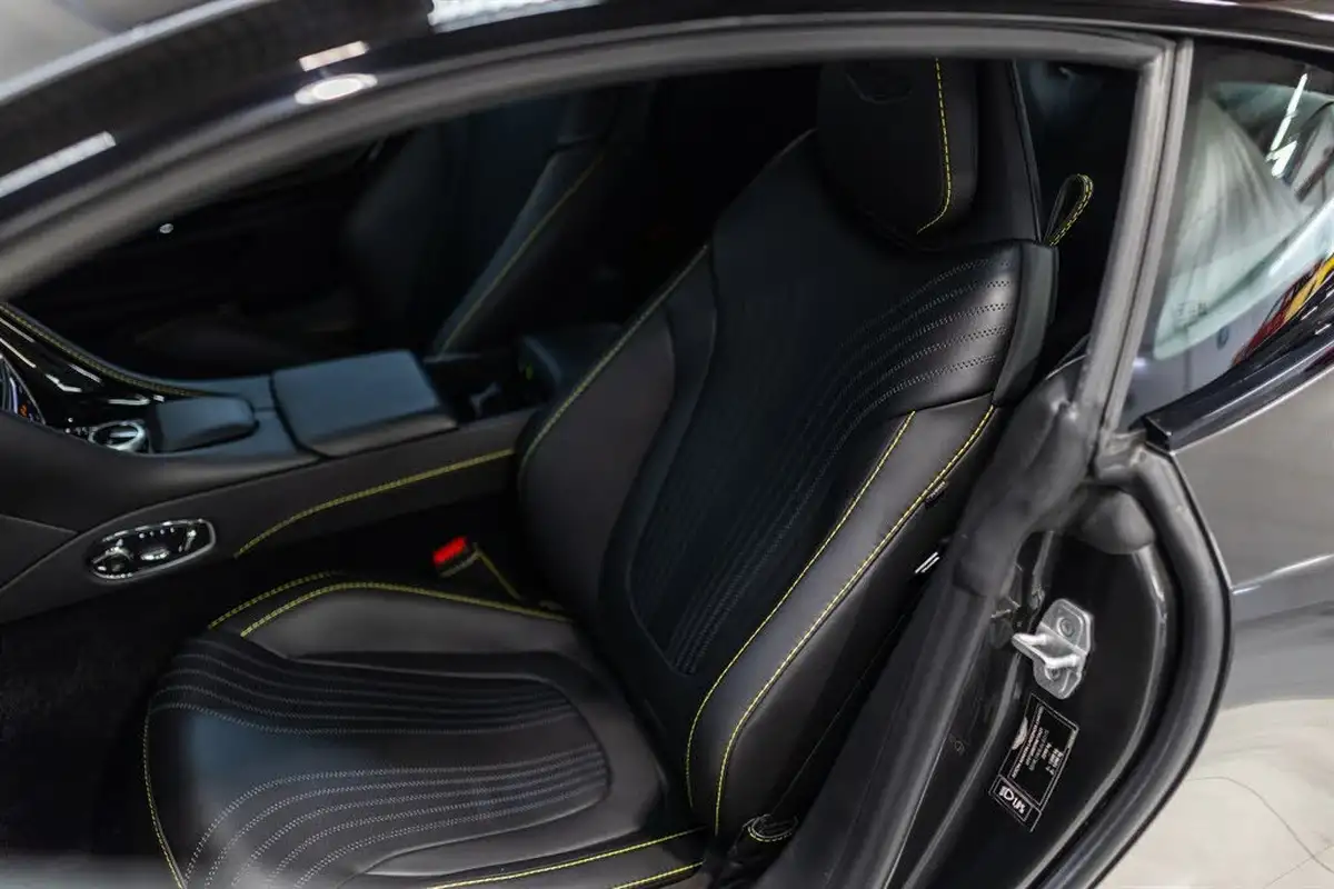 2017-aston-martin-db11-52-v12-big-29