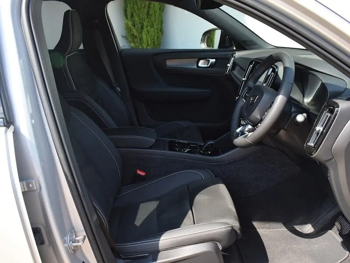 2022-volvo-xc40-20-b4-plus-awd-big-18