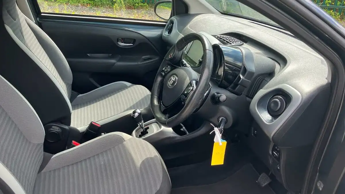 2019-toyota-aygo-10-vvt-i-x-play-tss-x-shift-big-10
