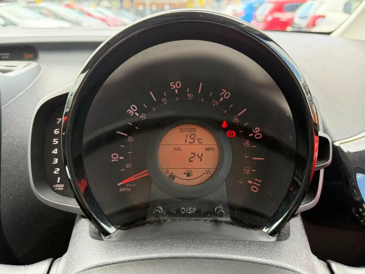 2014-toyota-aygo-10-vvt-i-x-cite-5d-big-26