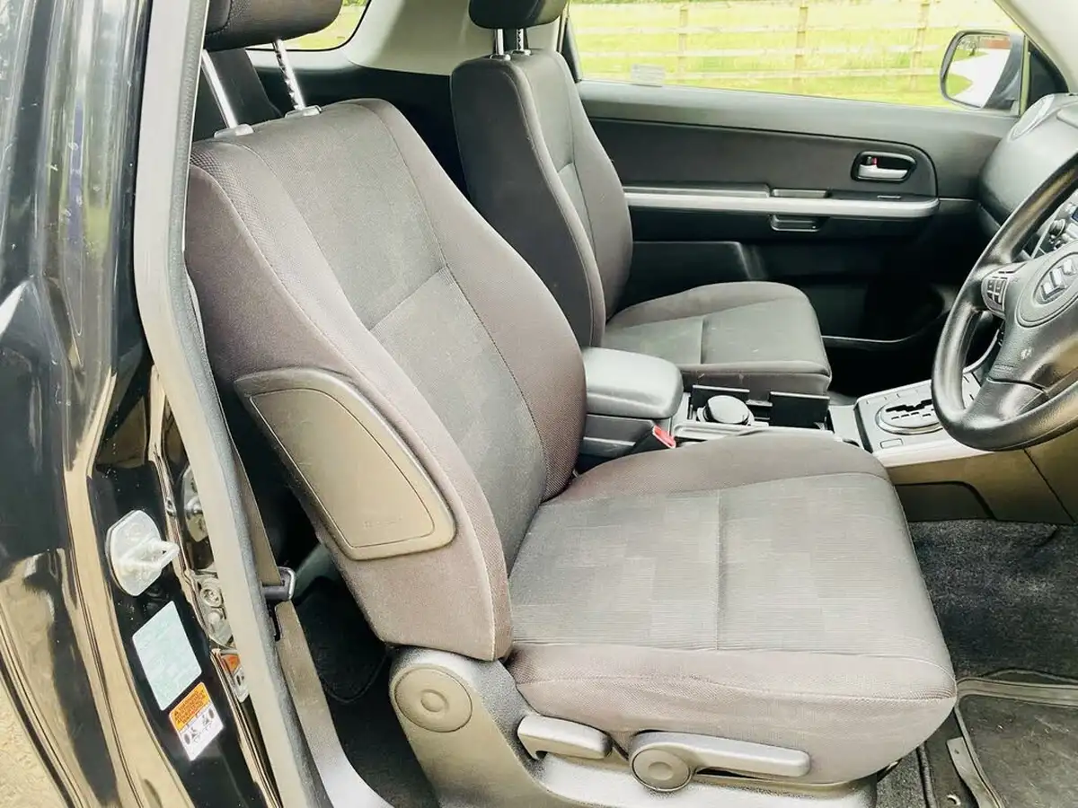 2010-suzuki-grand-vitara-24-sz4-3d-auto-big-5