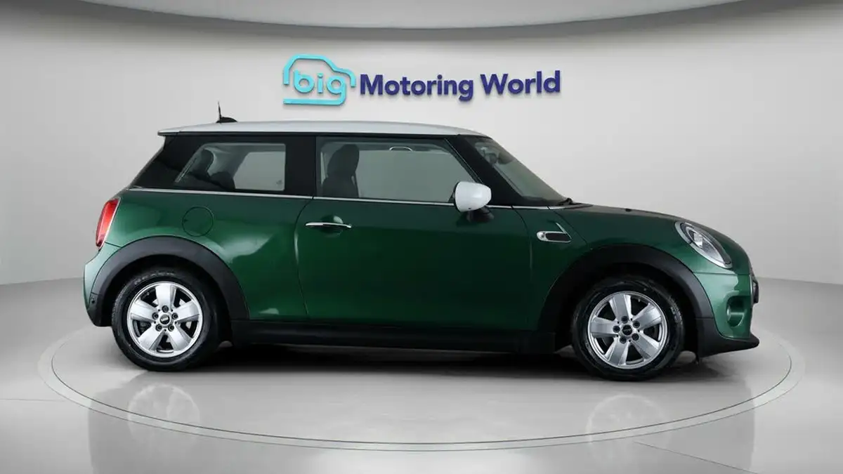 2019-mini-cooper-15-cooper-classic-hatchback-3d-big-8
