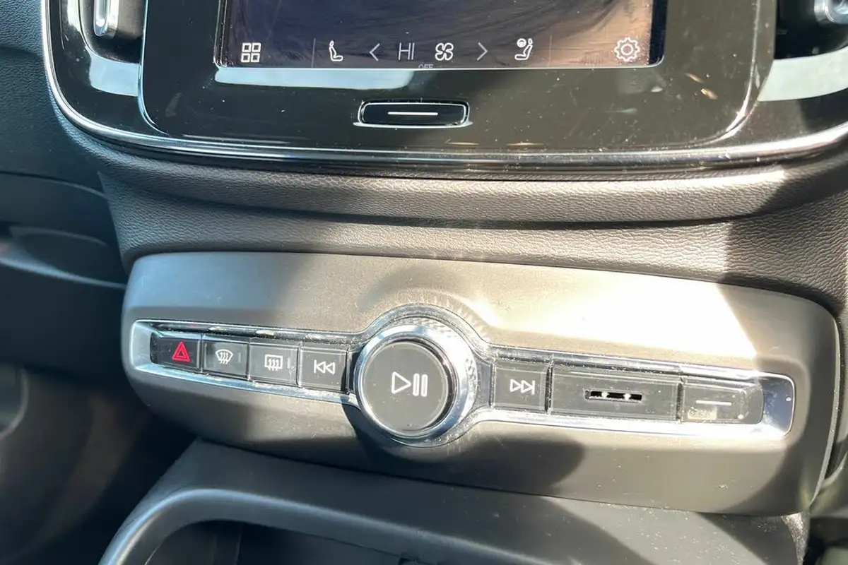 2021-volvo-xc40-e-twin-recharge-plus-big-13