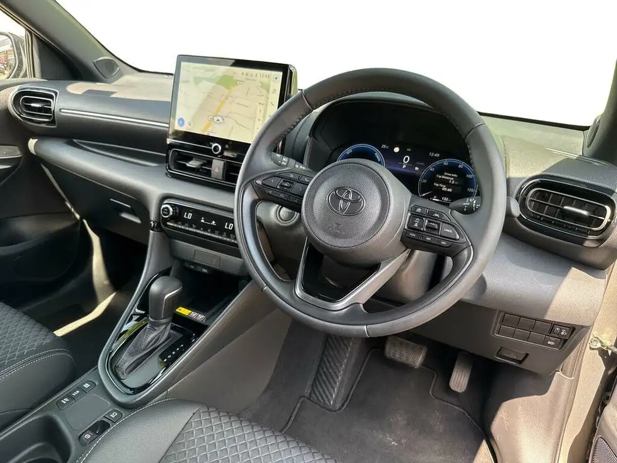 2024-toyota-yaris-15-vvt-i-excel-big-9