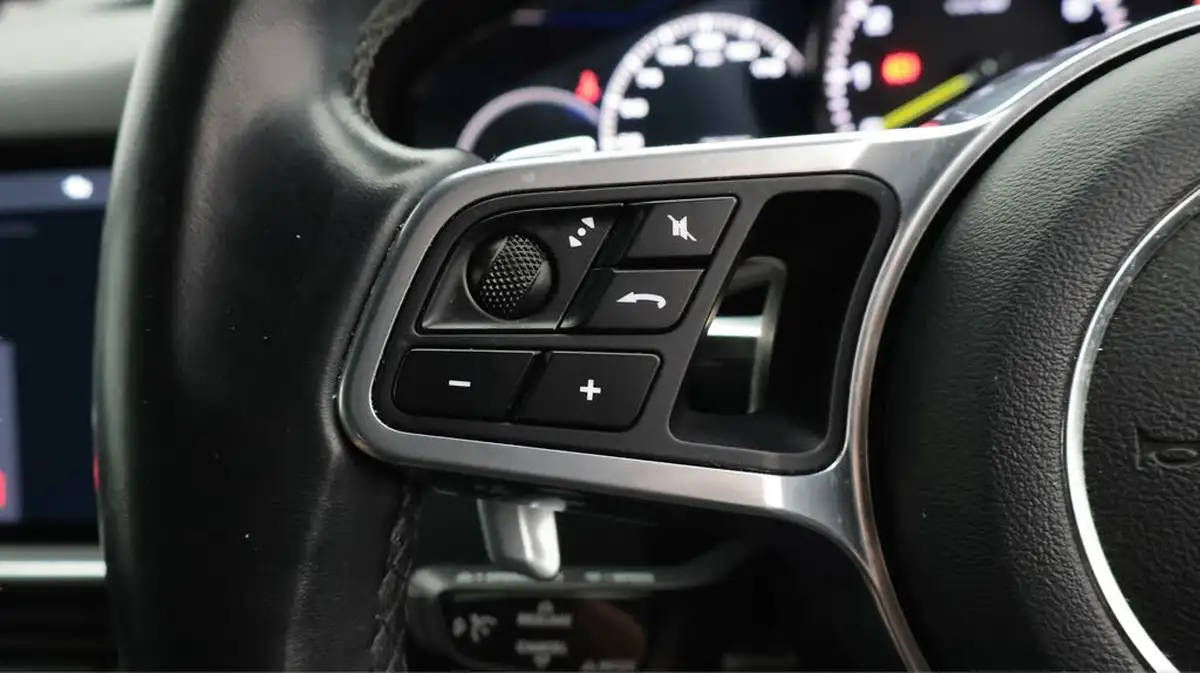 2020-porsche-cayenne-30-v6-e-hybrid-462ps-station-wagon-big-25