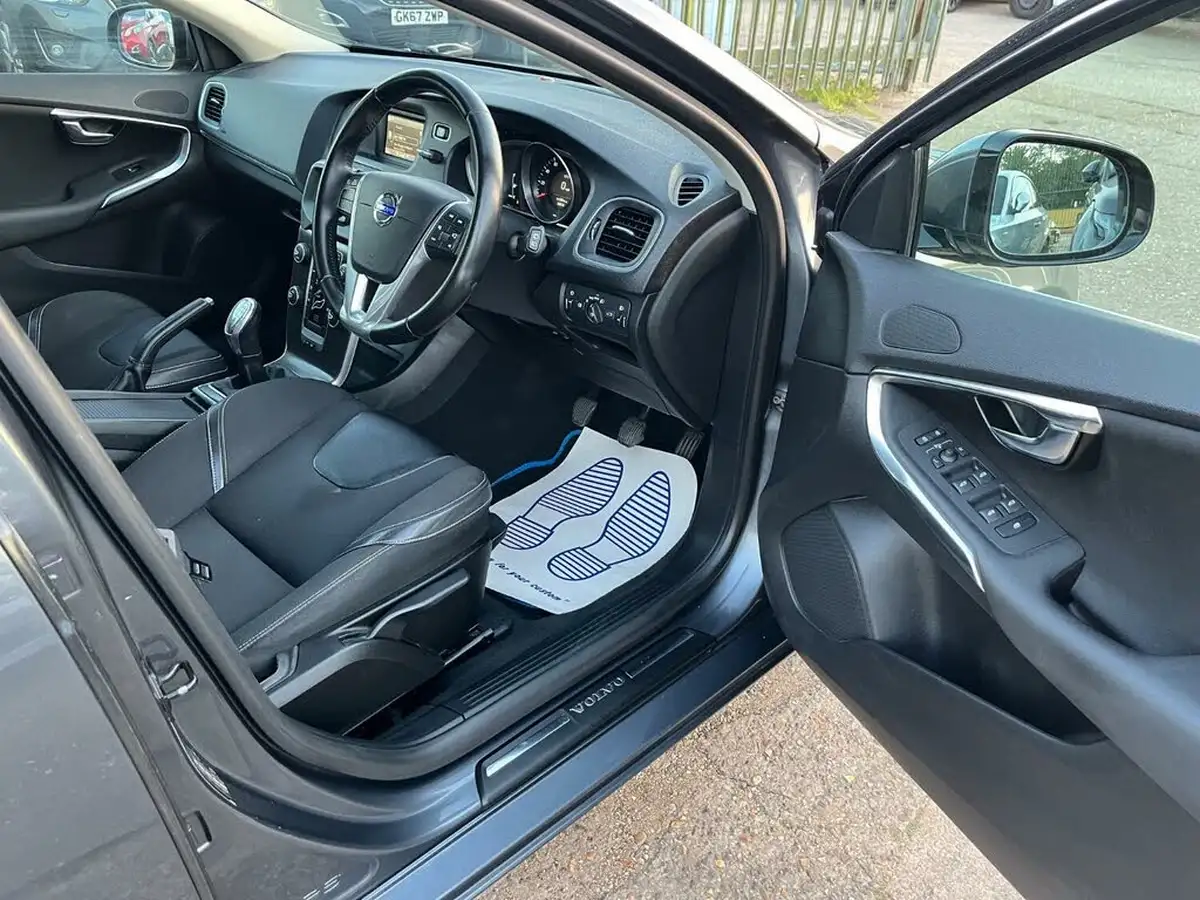 2013-volvo-v40-16td-d2-se-ss-big-19