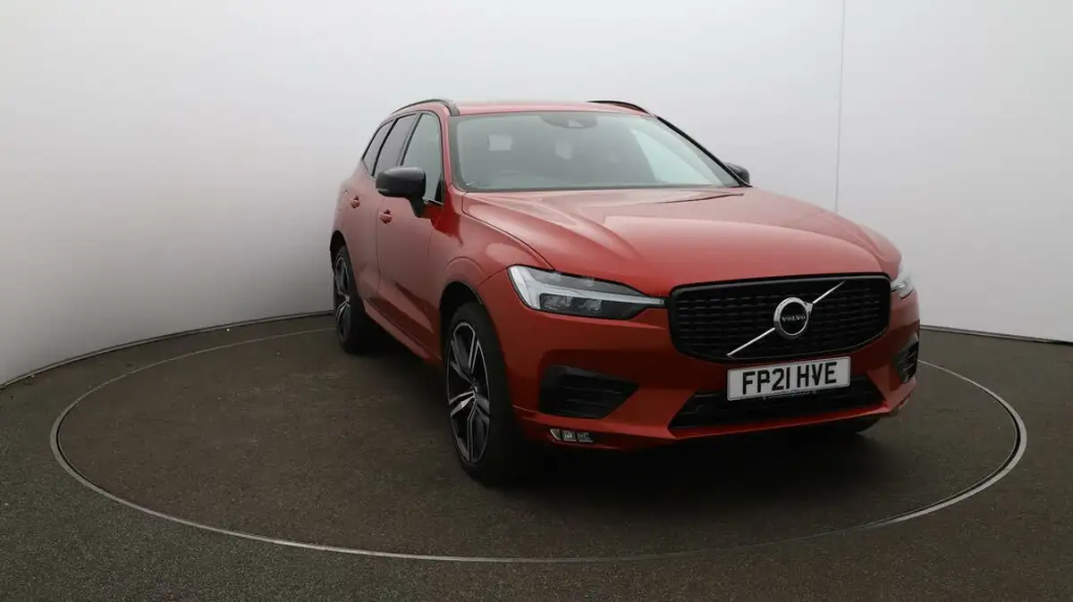 2021-volvo-xc60-20-b5-r-design-awd-big-40