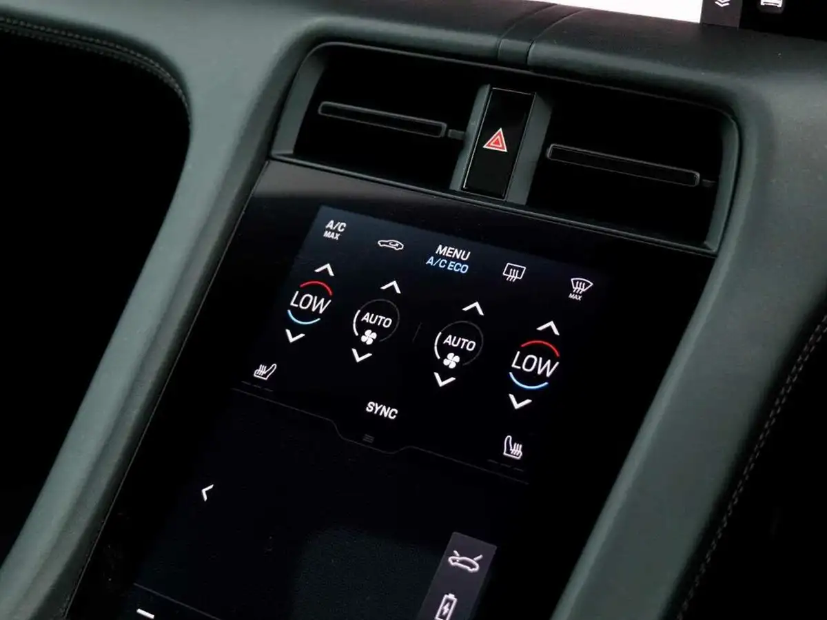 2022-porsche-taycan-e-base-476ps-performance-battery-plus-big-15