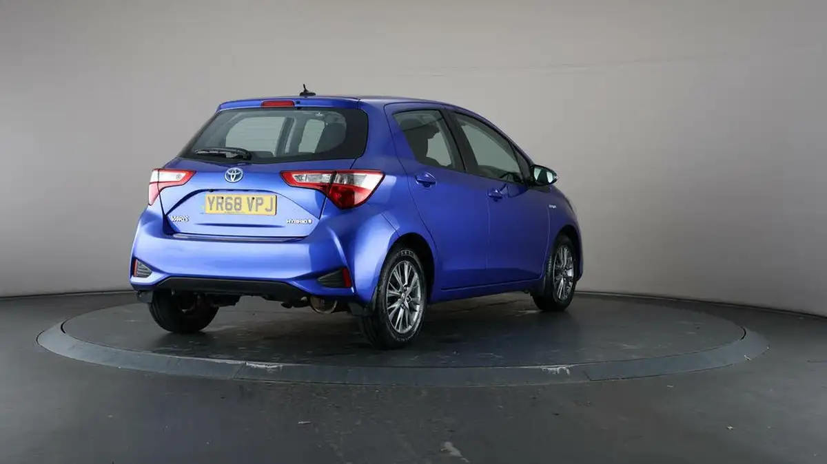 2018-toyota-yaris-15-vvt-i-icon-hybrid-big-68