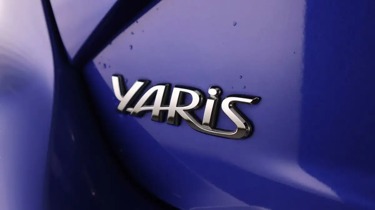 2018-toyota-yaris-15-vvt-i-icon-hybrid-big-20