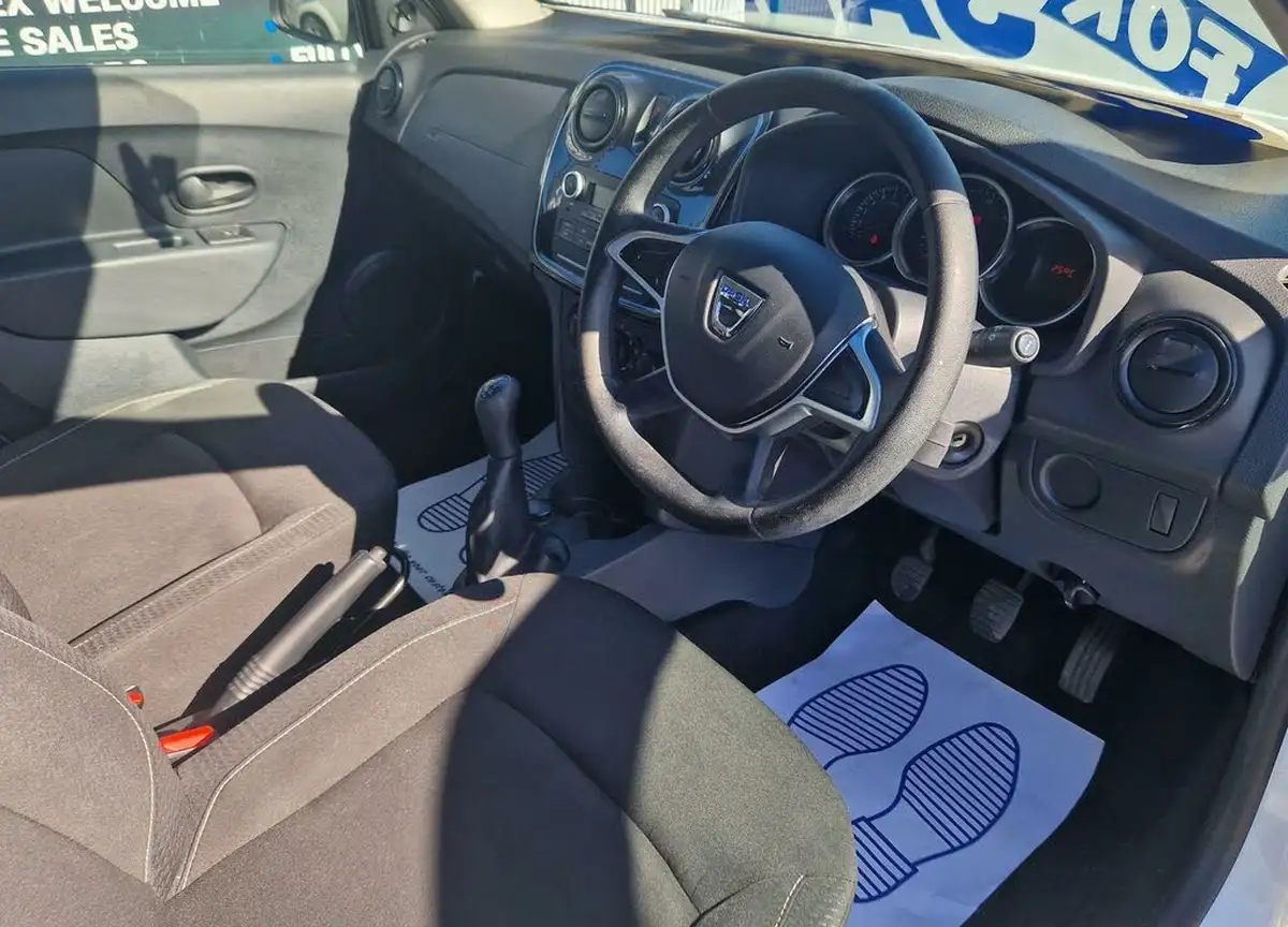 2017-dacia-sandero-10-sce-ambiance-big-46