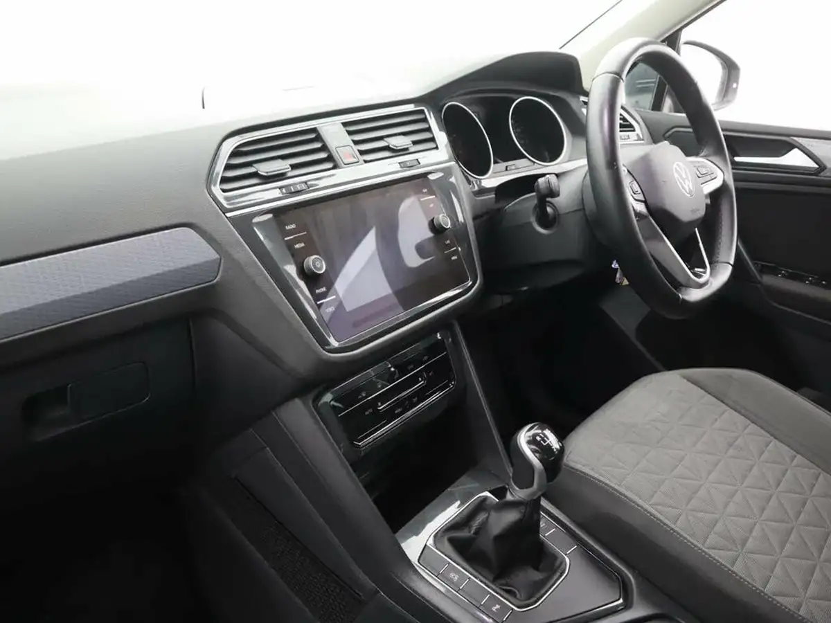 2022-volkswagen-tiguan-15-tsi-life-130ps-big-12