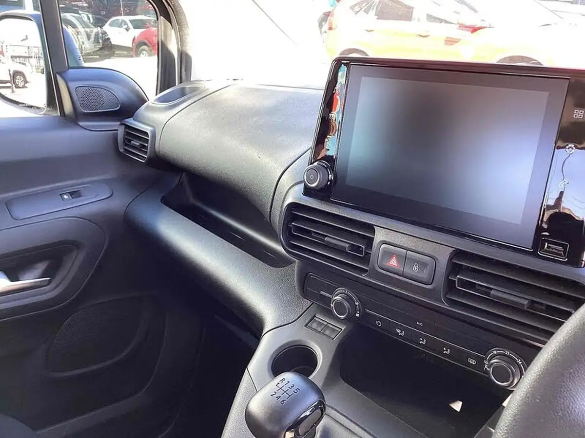 2021-vauxhall-combo-life-12i-edition-big-32