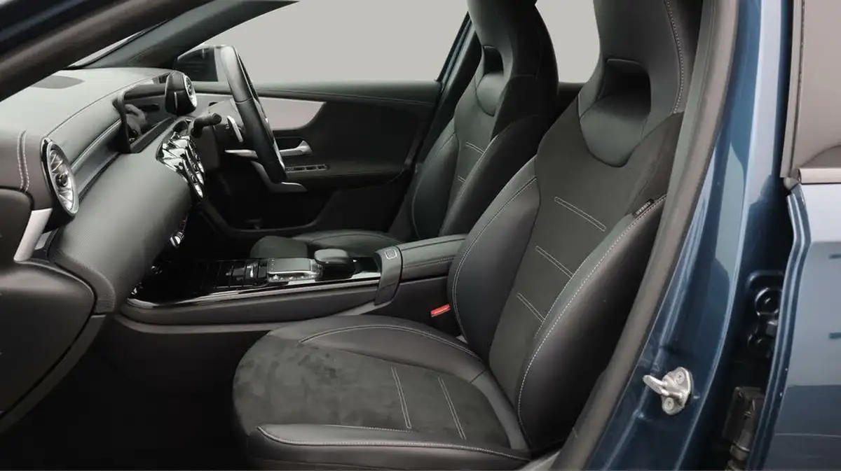 2022-mercedes-benz-a-class-13-a200-amg-line-edition-executive-hatchback-5d-big-14