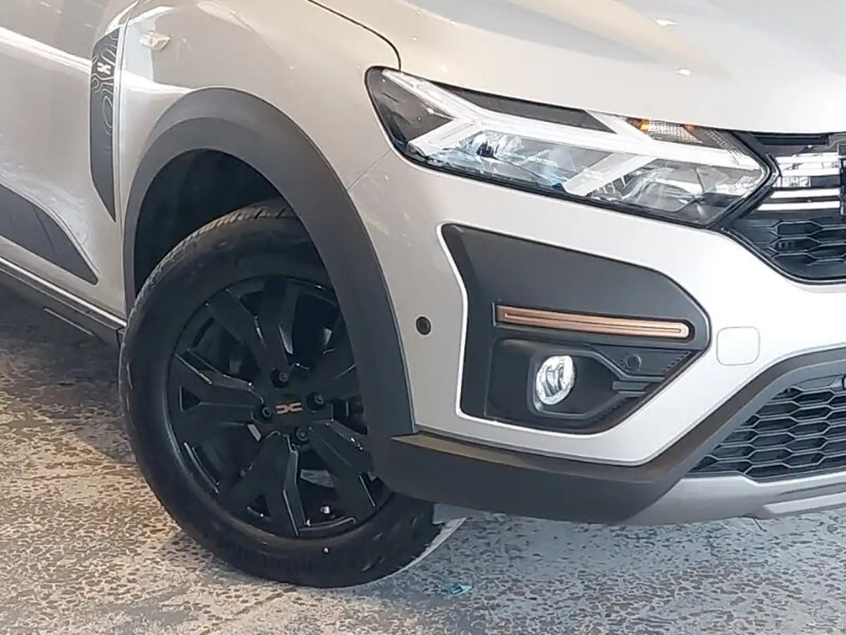 2024-dacia-sandero-stepway-10-tce-extreme-90bhp-big-8