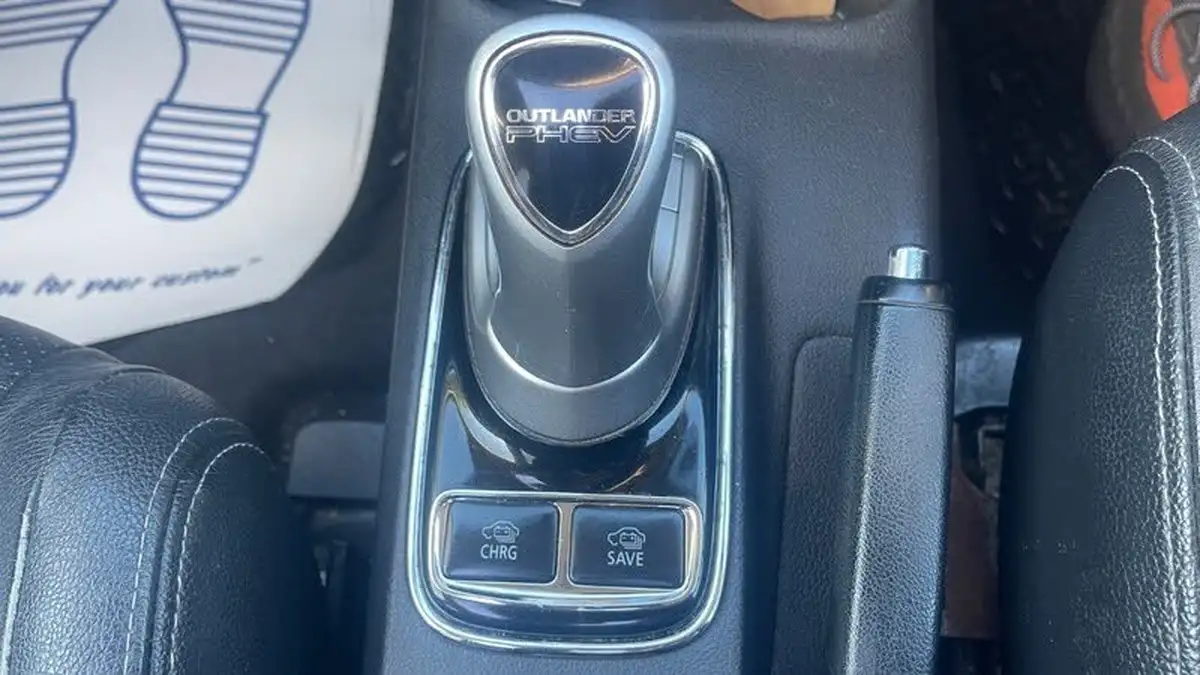 2014-mitsubishi-outlander-20-gx4h-big-27