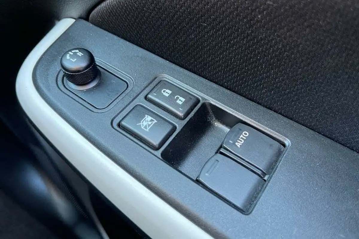 2021-suzuki-swift-12-dualjet-sz-l-big-15
