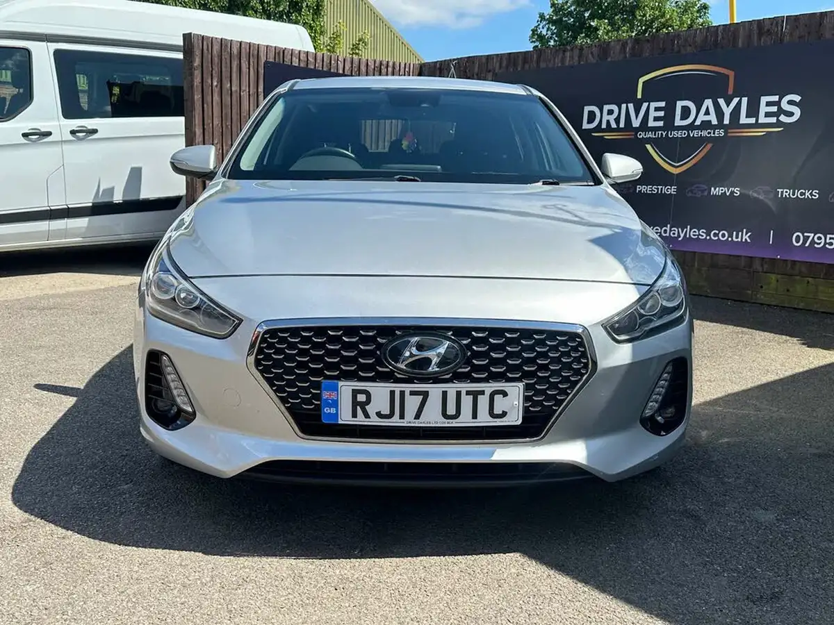 2017-hyundai-i30-16crdi-se-nav-110ps-blue-drive-hatchback-big-10