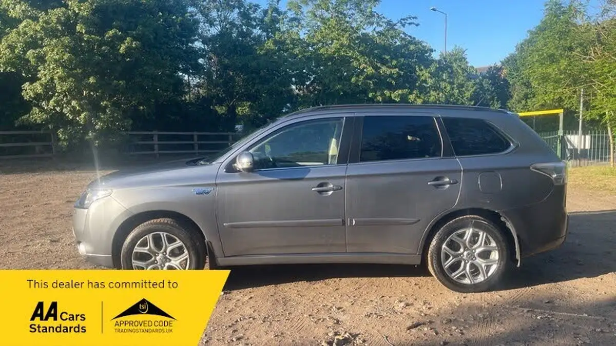 2014-mitsubishi-outlander-20-gx4h-big-3