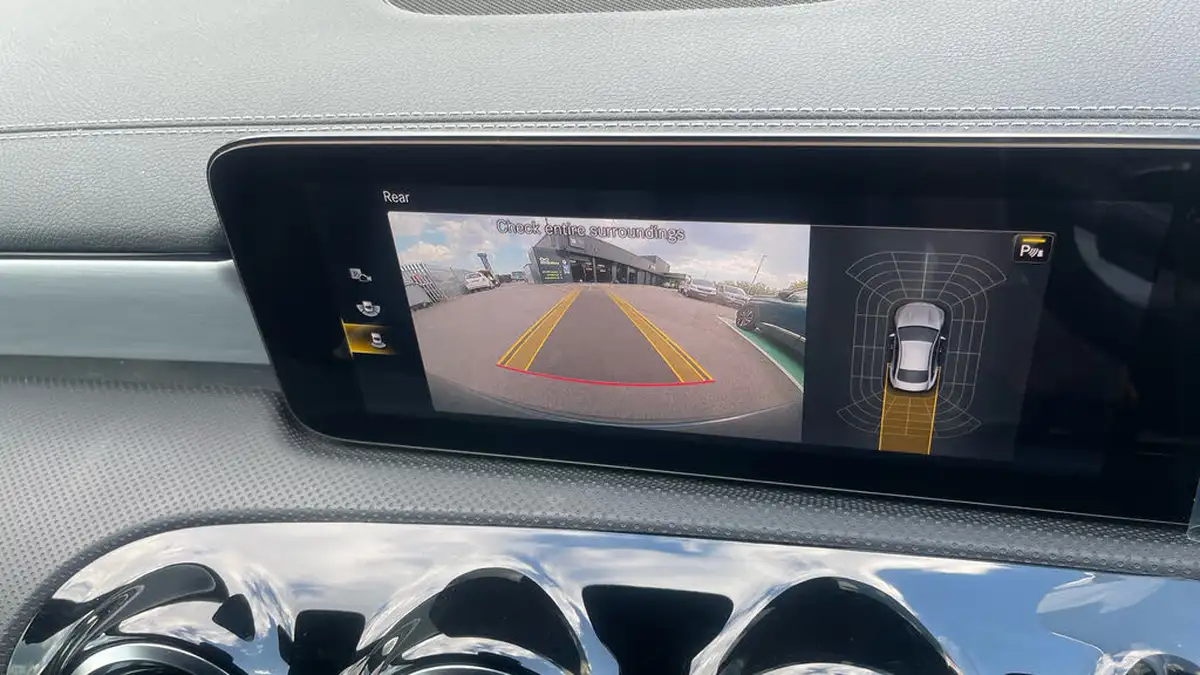 2021-mercedes-benz-cla-big-25