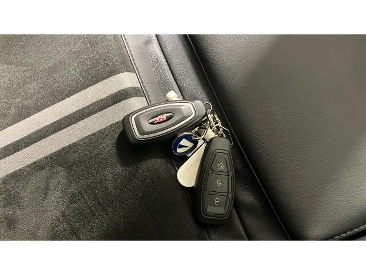 2023-ford-focus-23t-st-hatchback-big-19