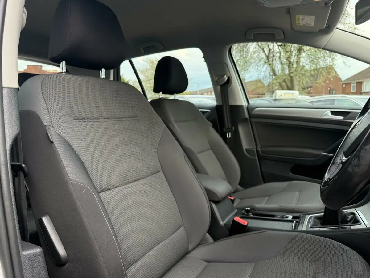 2015-volkswagen-golf-16tdi-match-105ps-bmt-ss-5d-big-36