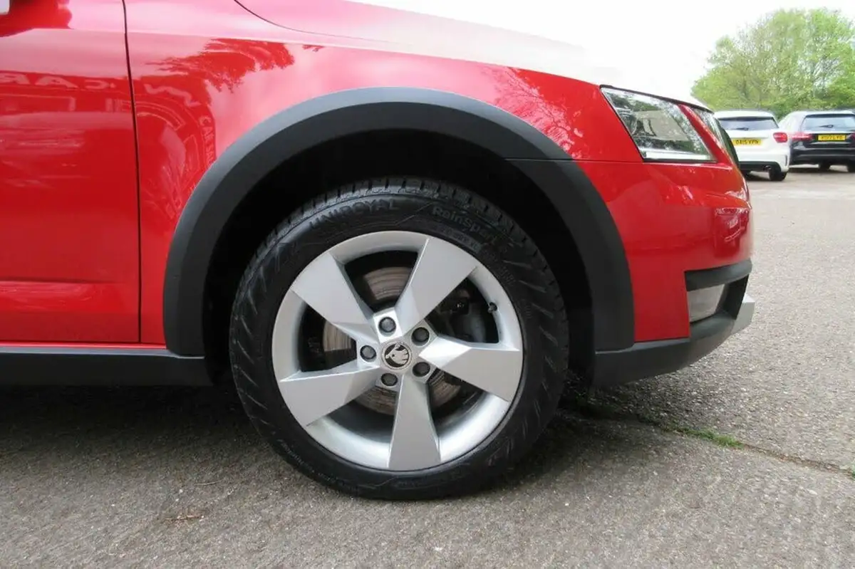 2018-skoda-octavia-20tdi-scout-184ps-dsg-big-17
