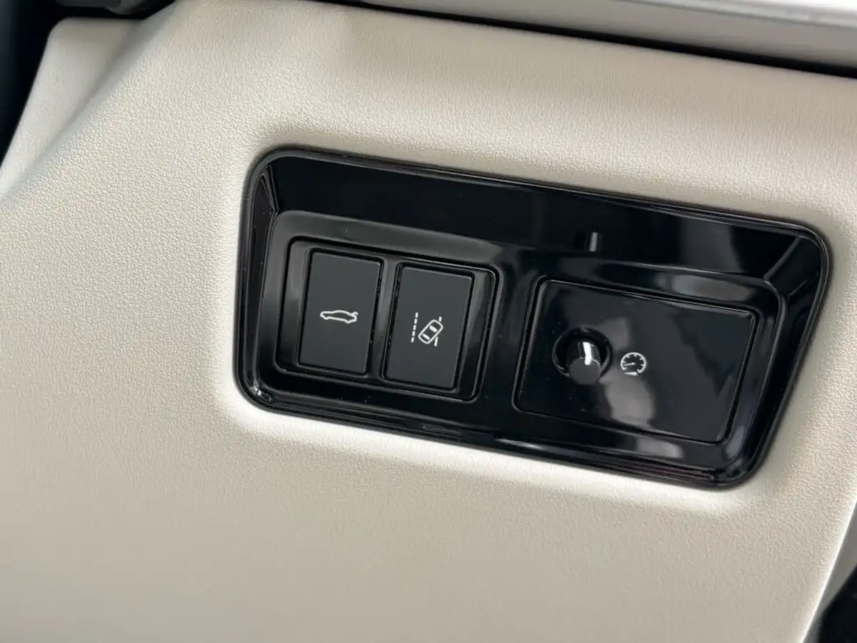 2018-jaguar-xe-20d-portfolio-180ps-1999cc-auto-big-56