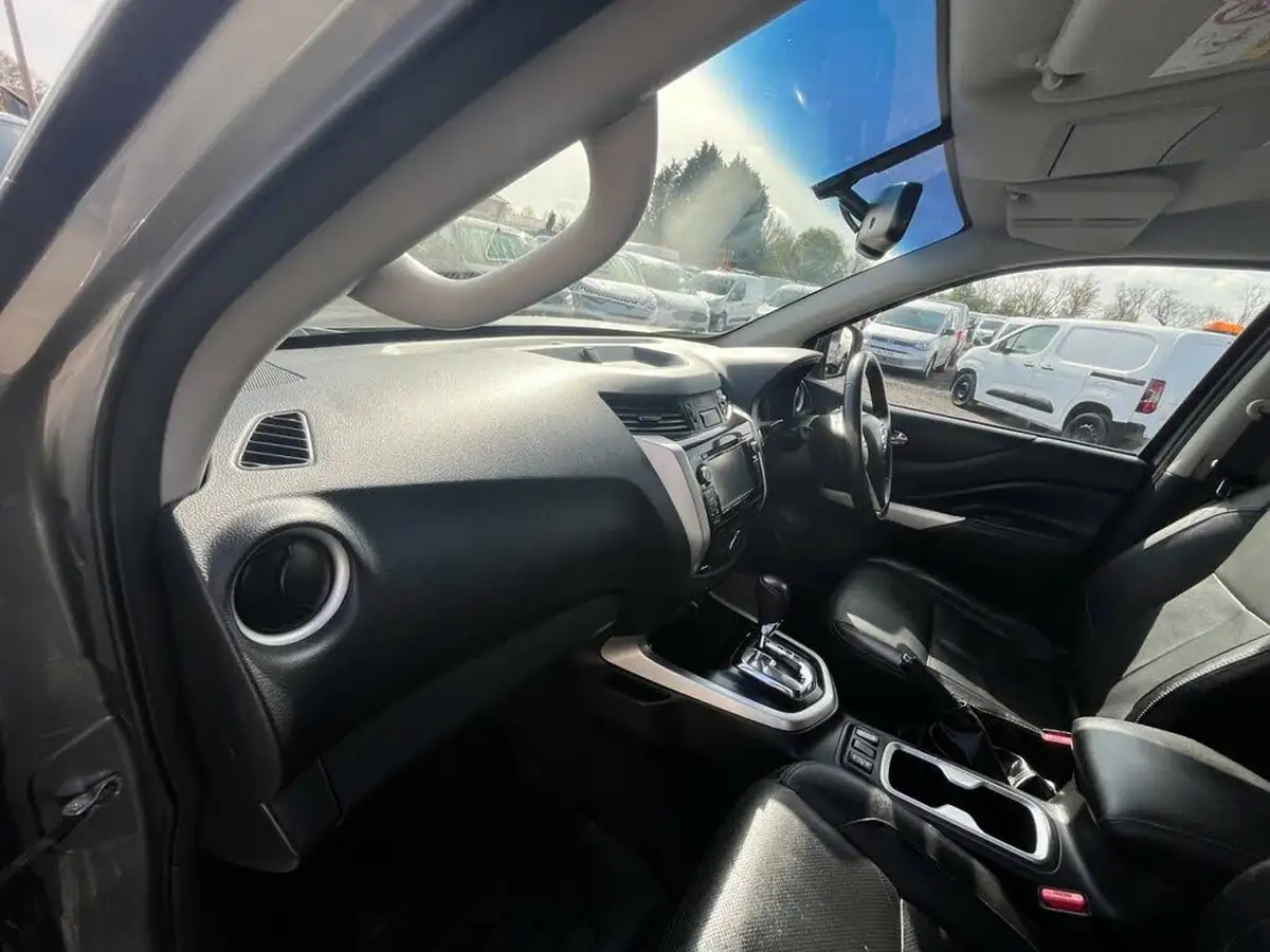 2017-nissan-navara-23dci-tekna-auto-big-52