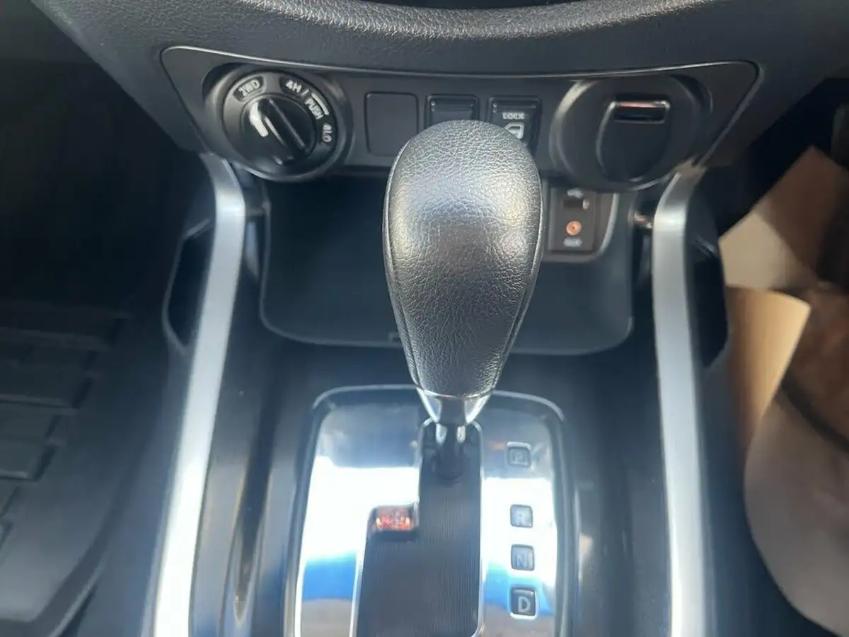 2017-nissan-navara-23dci-tekna-auto-big-28