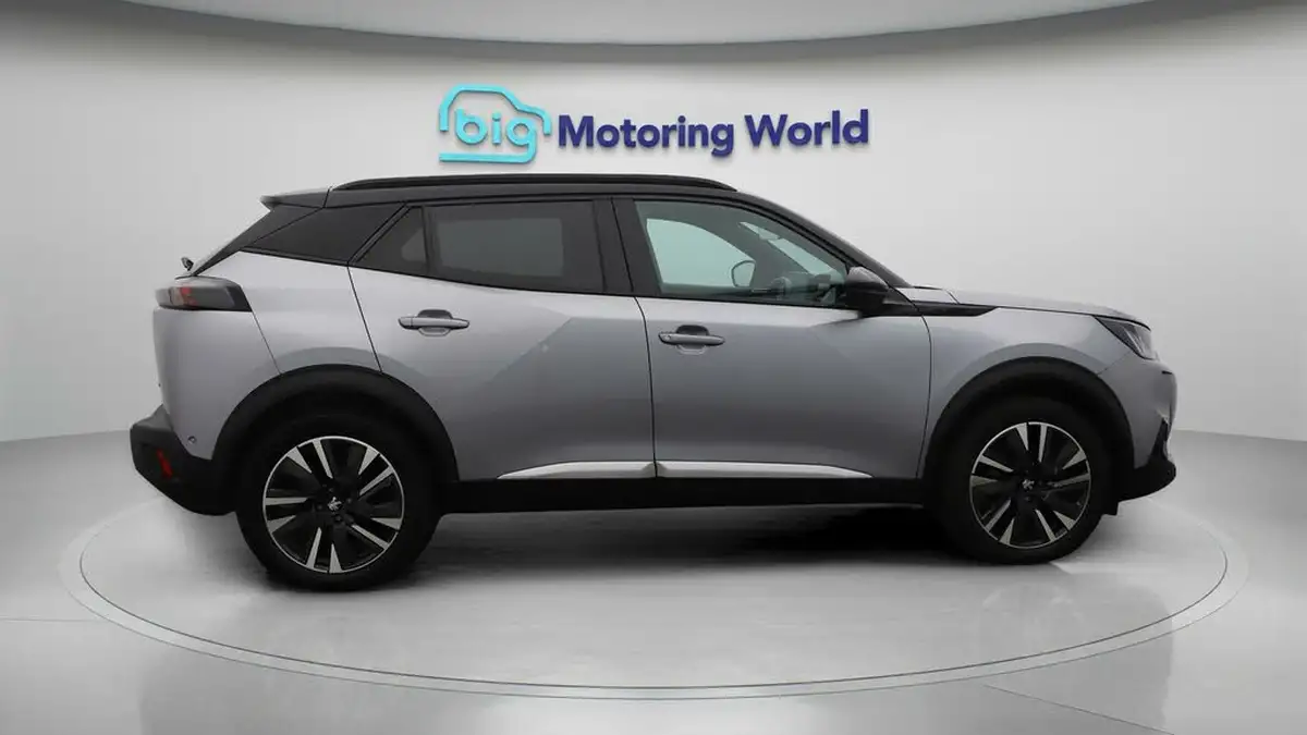 2021-peugeot-2008-suv-e-gt-premium-big-8