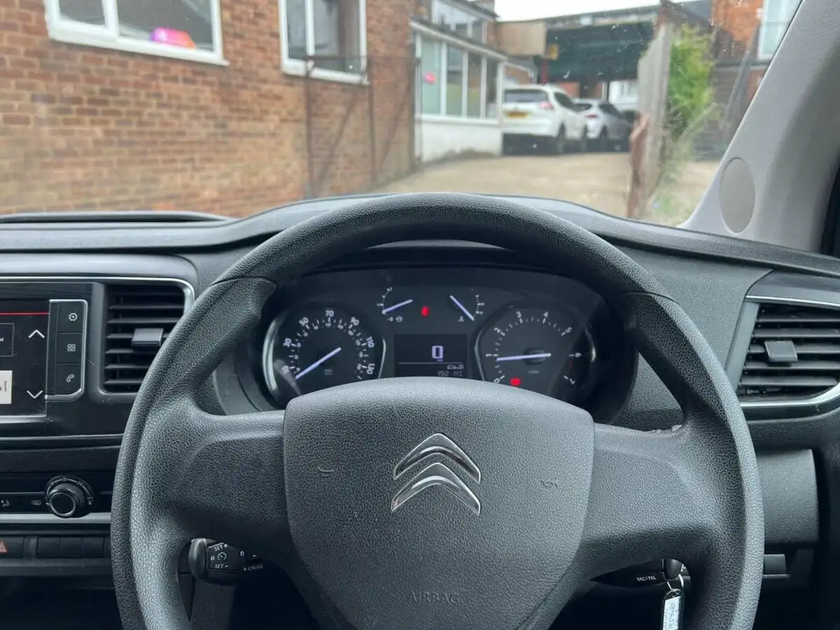 2019-citroen-spacetourer-15bluehdi-business-m-big-41