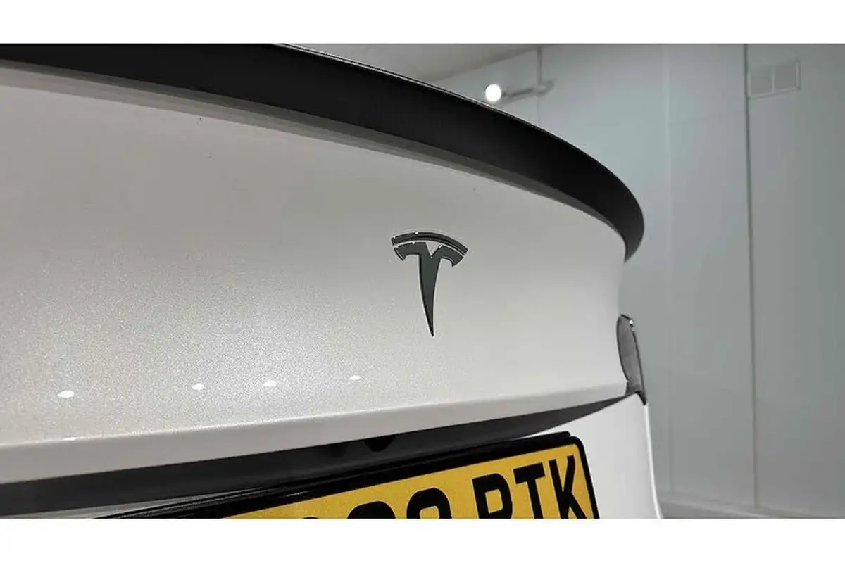 2023-tesla-model-y-e-performance-big-14