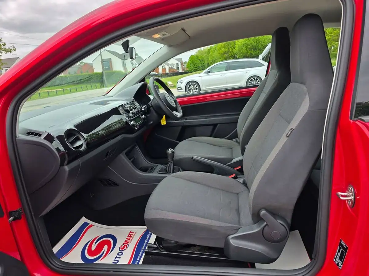 2014-volkswagen-up-10-move-up-59bhp-3d-big-9