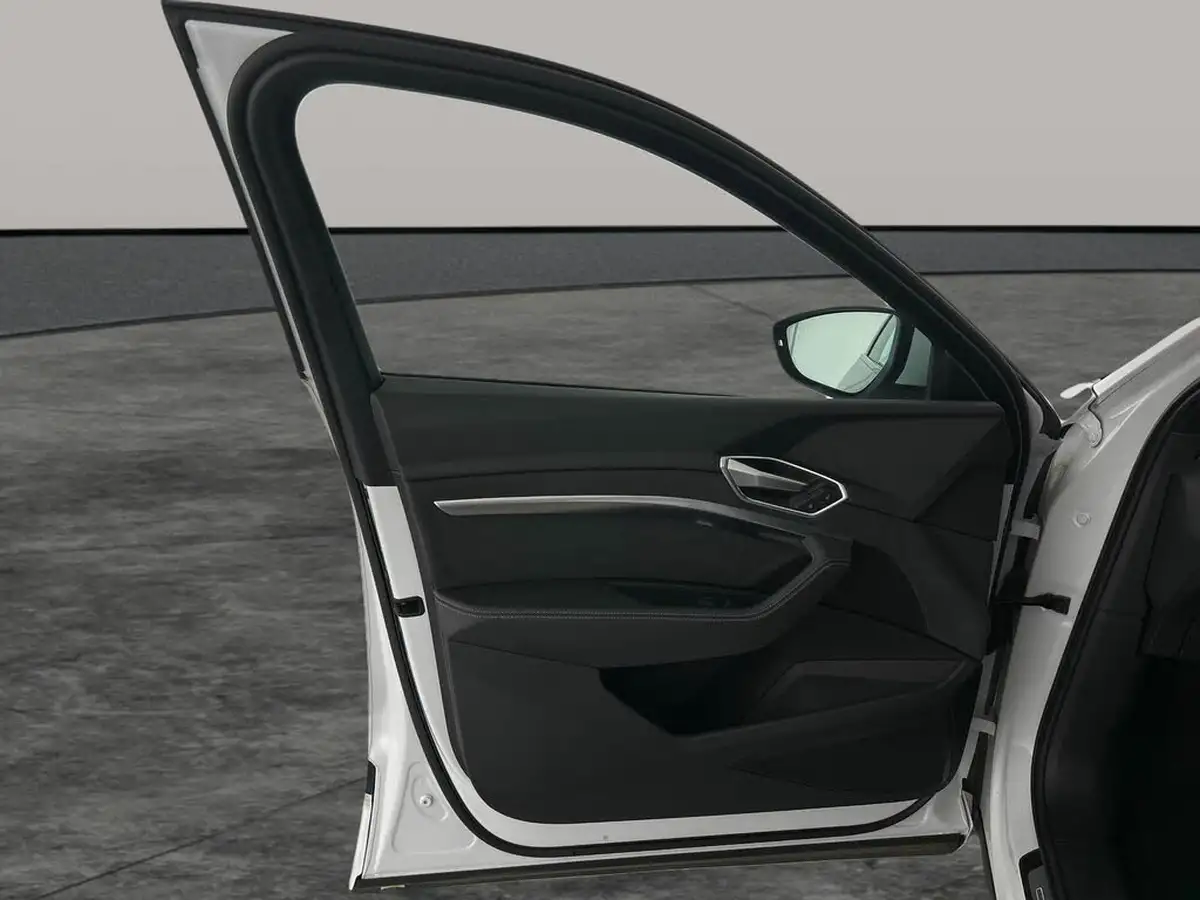2021-audi-e-tron-55e-s-line-sportback-big-26