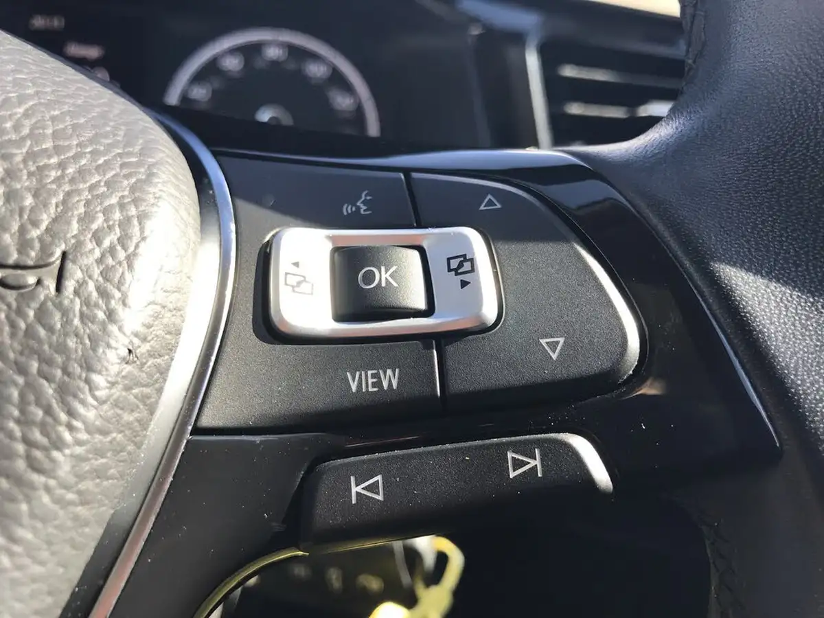 2018-volkswagen-polo-10-tsi-se-big-21