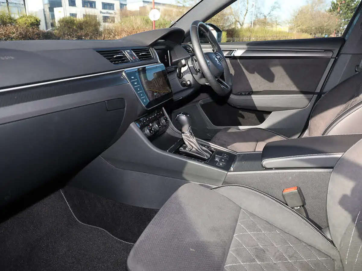 2023-skoda-superb-20-tsi-sportline-plus-190ps-hatchback-big-2