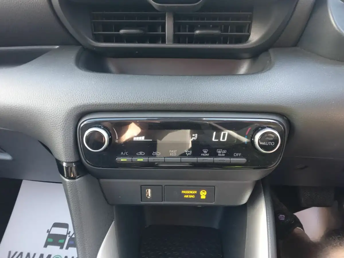 2021-toyota-yaris-15-vvt-i-icon-114bhp-hybrid-1490cc-e-cvt-big-33