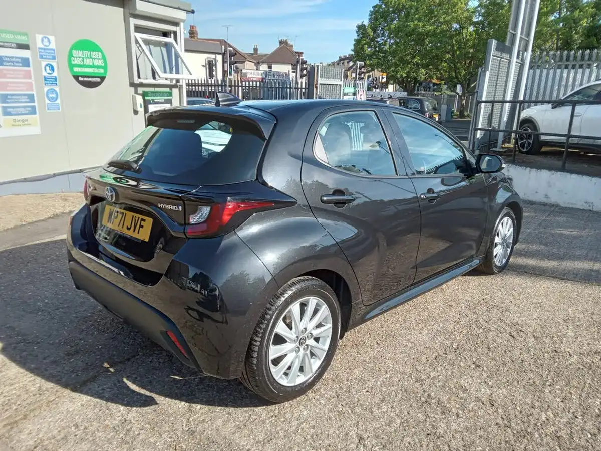 2021-toyota-yaris-15-vvt-i-icon-114bhp-hybrid-1490cc-e-cvt-big-10