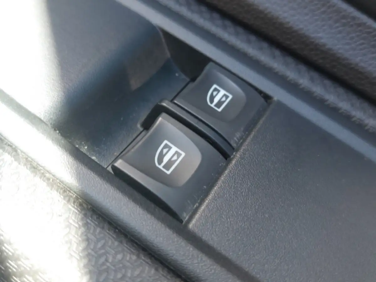 2021-dacia-sandero-10-sce-essential-big-13