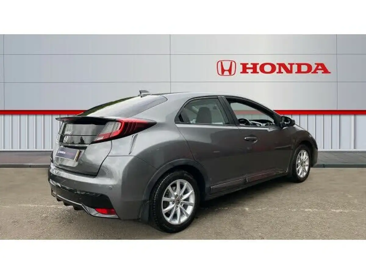 2015-honda-civic-16-i-dtec-se-plus-honda-connect-hatchback-big-11