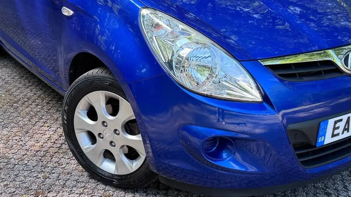 2011-hyundai-i20-14td-comfort-5d-big-35