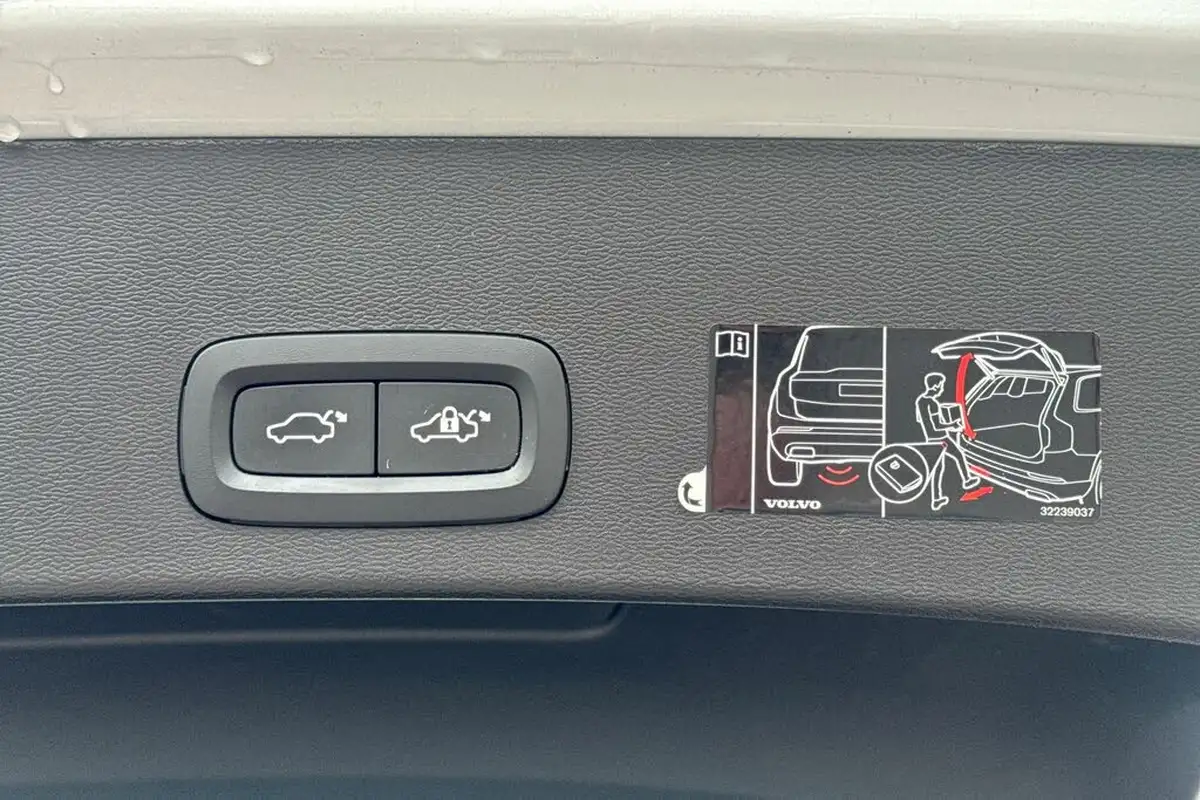 2021-volvo-xc40-e-twin-recharge-big-37