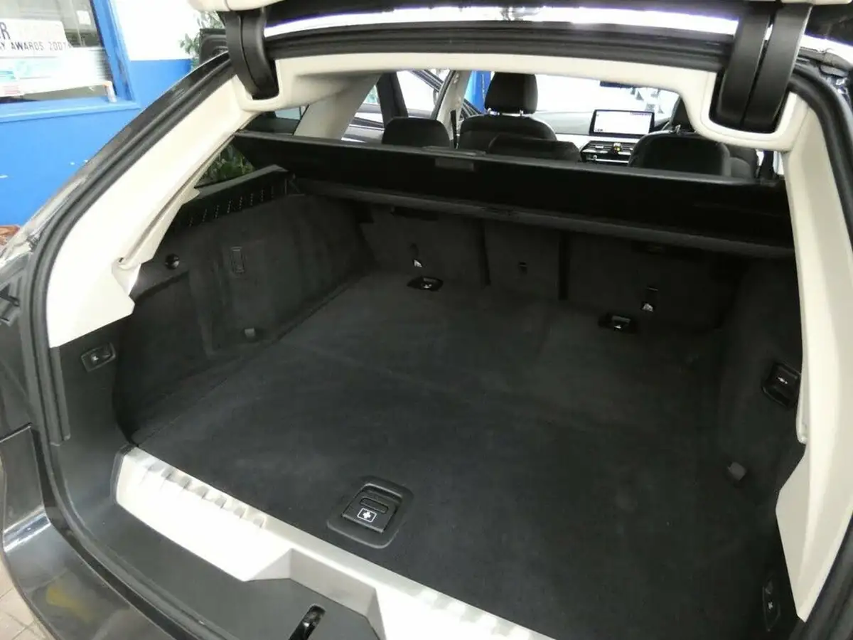2022-bmw-5-series-20-530e-se-touring-5d-big-62